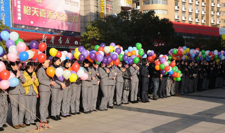 參加周年升旗儀式的員工代表