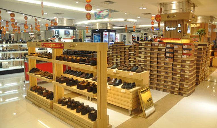 充足的貨品堆積如山