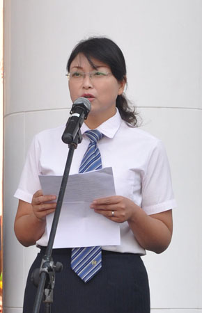 偉晨文化總經(jīng)理兼華億國際副總經(jīng)理孫艷主持開業(yè)儀式