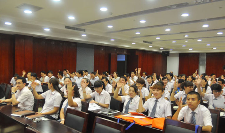 講師與學(xué)員互動(dòng)培訓(xùn)