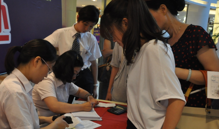 華億國際工作人員細(xì)致服務(wù)有條不紊