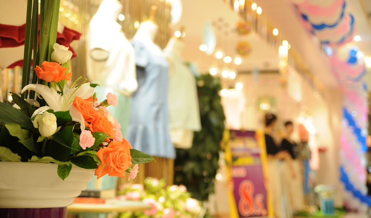 華億國際2013年中慶活動——購物中心精心布置鮮花