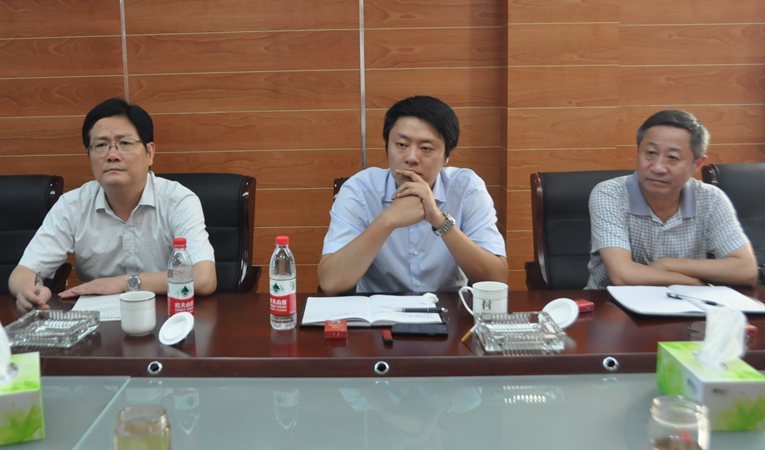 項領總裁聽取了項目負責人上半年的工作總結和下半年的工作計劃