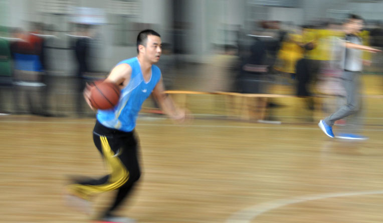 籃球比賽精彩瞬間