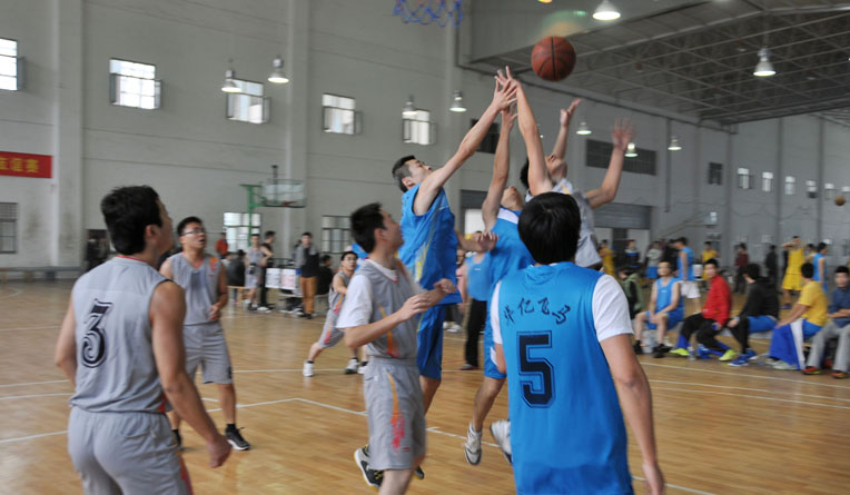 籃球比賽精彩瞬間