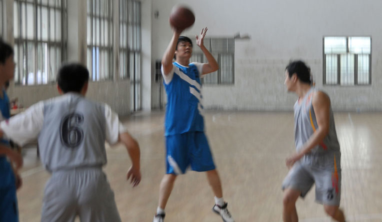 籃球比賽精彩瞬間