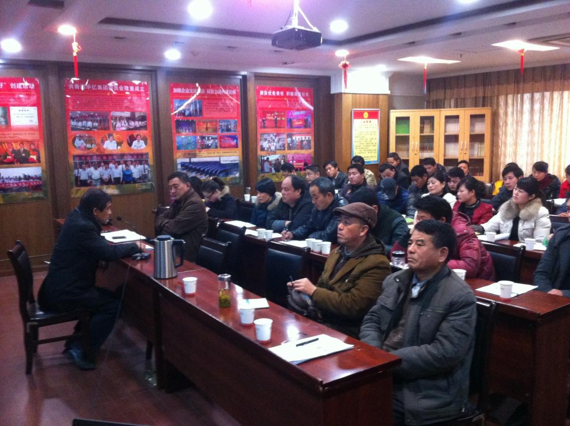 常務(wù)副總經(jīng)理王天明對(duì)近期工作進(jìn)行總結(jié)