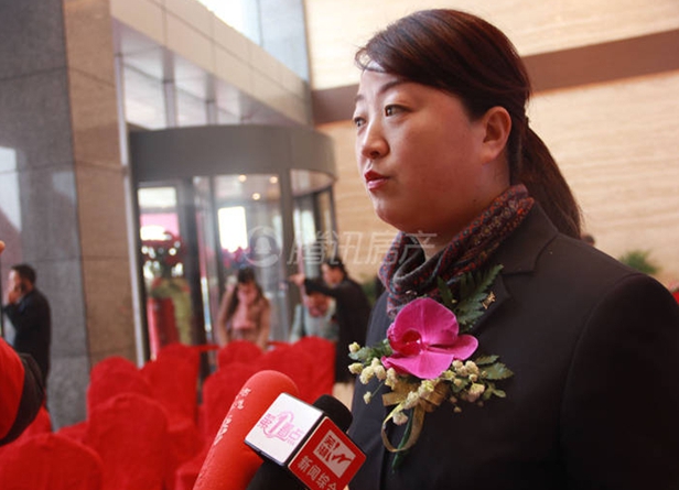 媒體采訪安徽華億城市生活廣場有限公司總經(jīng)理?xiàng)钇G菁