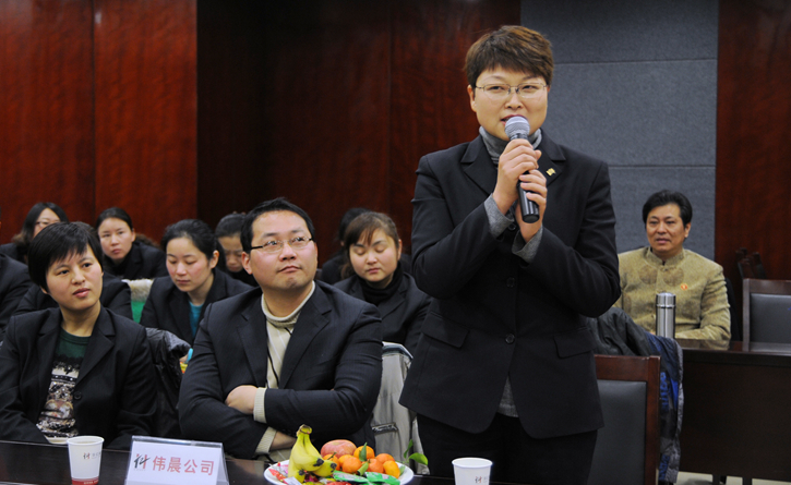 偉晨公司總經理孫艷恭祝新年快樂