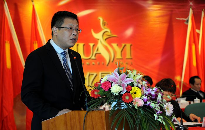 華億國際總經(jīng)理張樹華作《2013年度工作總結(jié)及2014年度工作規(guī)劃報告》