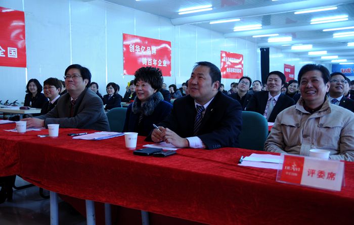 精彩的節(jié)目表演逗樂評委