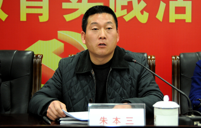 鏡湖區(qū)區(qū)委組織部副部長、兩新黨工委書記朱本三講話