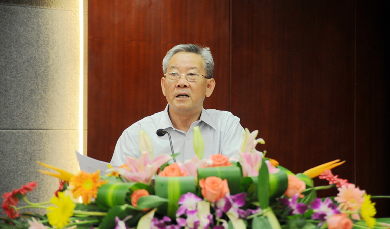 市關(guān)工委常務(wù)副主任基金會(huì)秘書長李光平對2013年度“華億獎(jiǎng)學(xué)金”評選作簡要說明