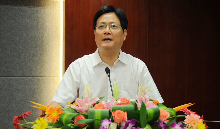 安徽華億集團(tuán)黨委書記副總裁陳愛國發(fā)言