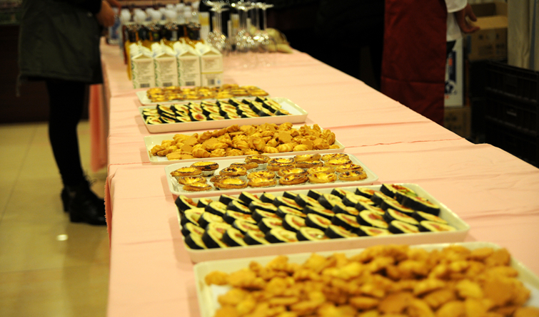 開盤現場為客戶準備了豐富、精致冷餐