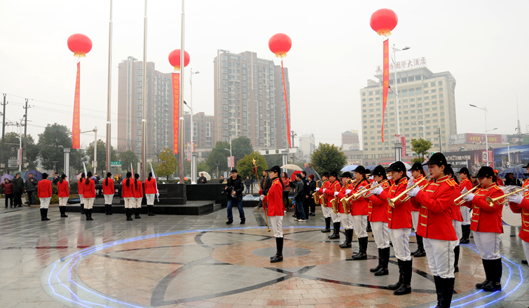 華億廣場試營業前舉行升旗儀式