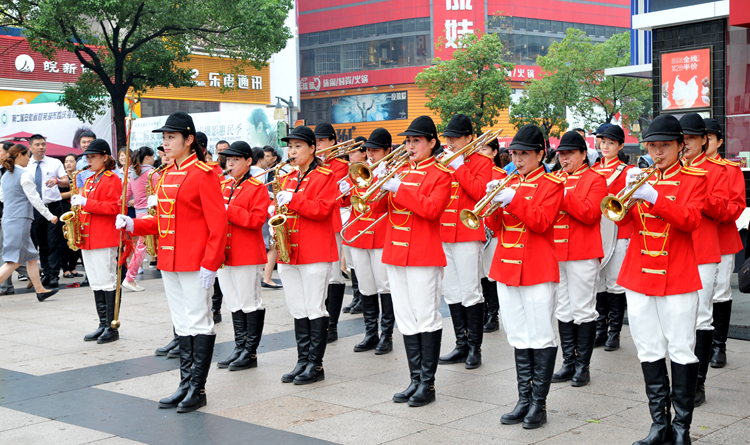 華億集團軍樂隊奏國歌和華億之歌