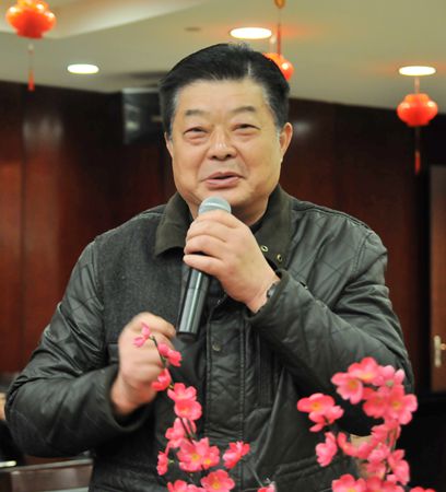 集團法律顧問王新建向大家拜年