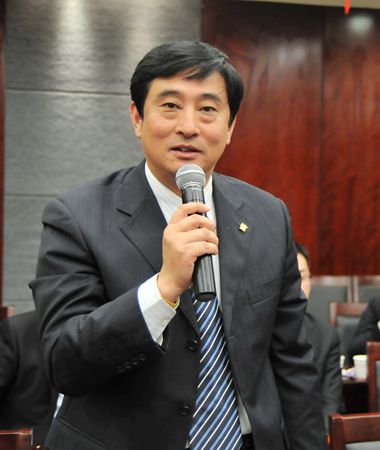 合肥公司副總經理王全榮向大家拜年