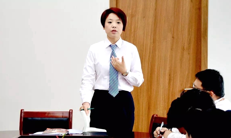 張玲總經(jīng)理作總結(jié)講話