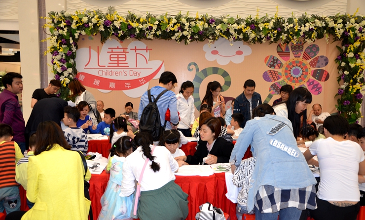 華億國際旗艦店開展兒童節彩繪T恤活動