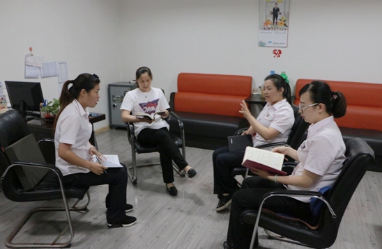 學(xué)習(xí)小組開展讀書討論