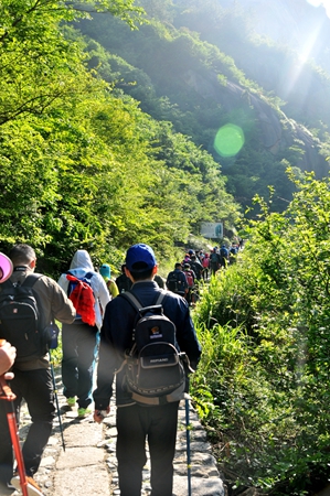 隊員徒步徽杭古道