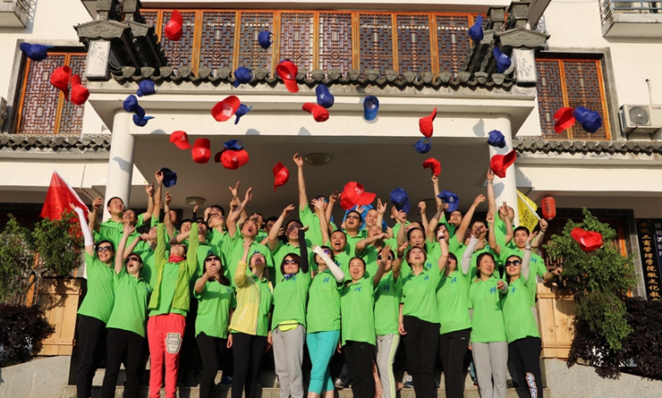 華億集團高管團隊拓展培訓合影