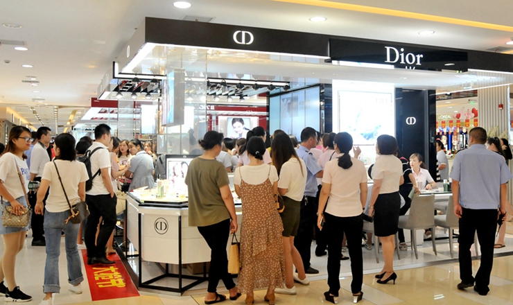 化妝品專柜人氣旺