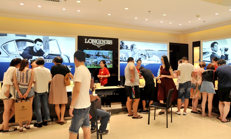 名表專柜人氣旺