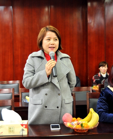 華億國際副總經理旗艦店店總王萍向大家拜年