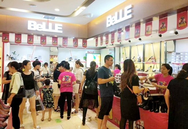 消費者選購商品