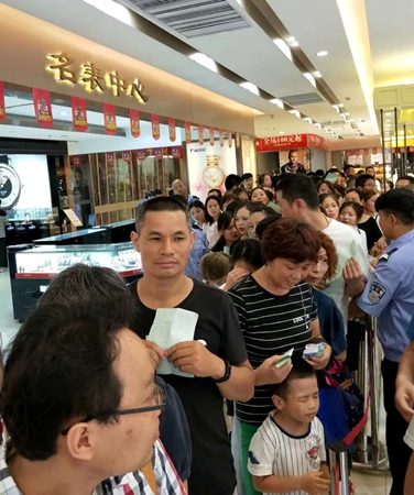 消費者排隊付款